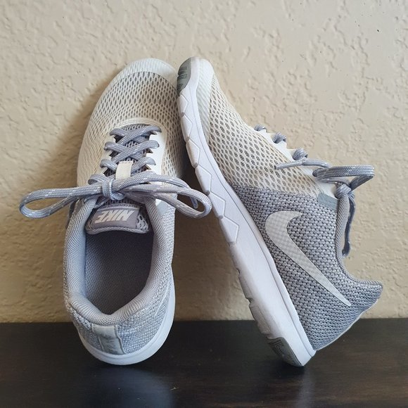 NIKE White and Gray Running Shoes - Picture 7 of 8